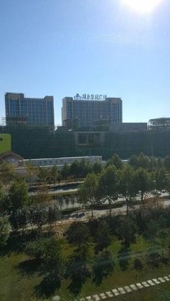 現(xiàn)征集購物中心八字標語&hellip; 北京城鄉(xiāng)世紀廣場,北京城鄉(xiāng)貿易中心股份子公司.